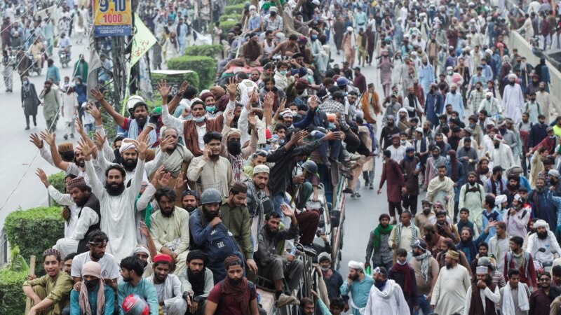 Пакистан: Исламчыл партия өкмөт менен сүйлөшкөндөн кийин жүрүштү токтотту