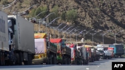 Freight trucks remain stranded near the closed Torkham border crossing between Afghanistan and Pakistan. (file photo)