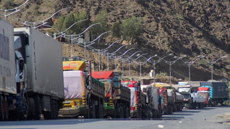 [RFE/RL]Costs Mount As Afghanistan-Pakistan Trade War Strands Thousands Of Trucks[Pakistan News Updates]