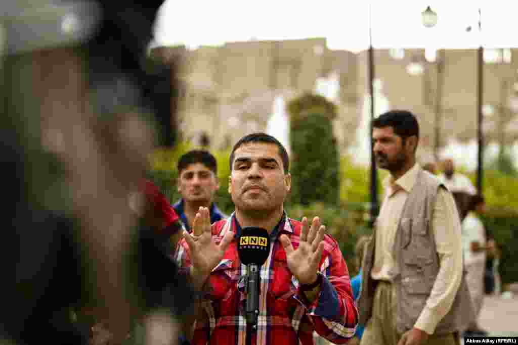 Ərbil şəhərinin mərkəzindəki parkda yerli tv üçün çəkiliş zamanı.