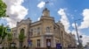 Proiectul bugetului municipiului Chișinău propus de Ion Ceban pentru anul 2026 prevede venituri de aproximativ 9,6 miliarde de lei, dintre care aproximativ 4,9 miliarde de lei sunt transferuri de la bugetul de stat, și cheltuieli estimate la 10,7 miliarde de lei.