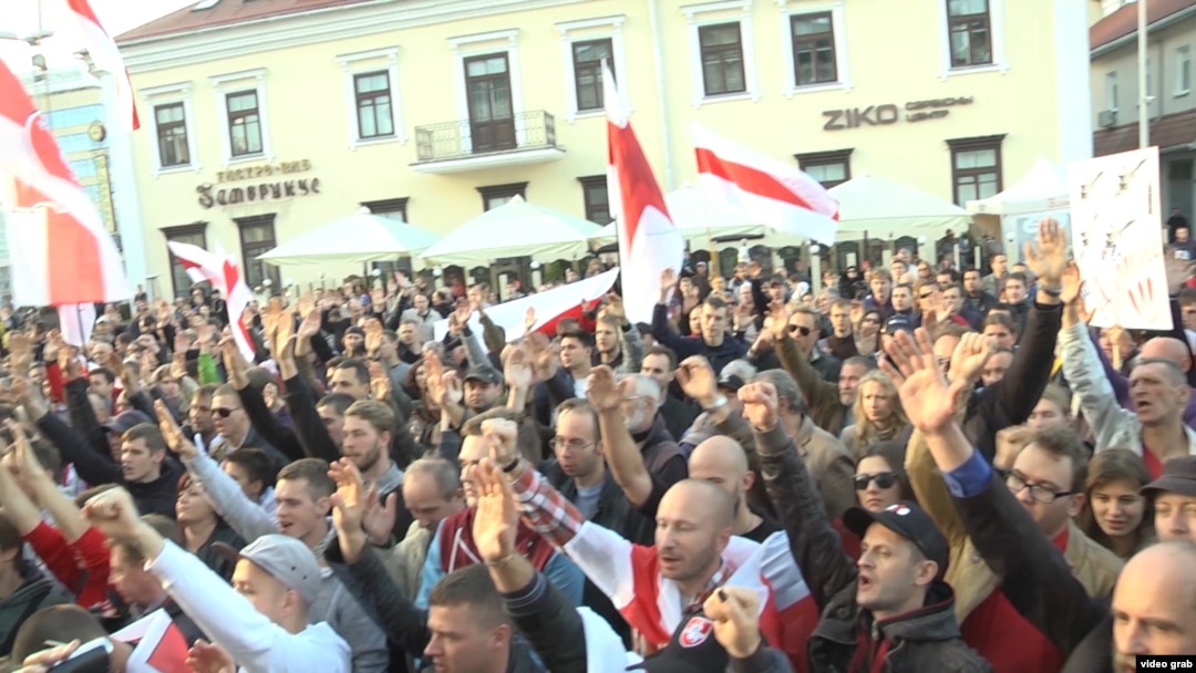 Hundreds of opposition activists rallied in central Minsk at the weekend against the establishment of such a Russian airbase.