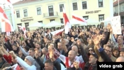 Hundreds of opposition activists rallied in central Minsk at the weekend against the establishment of such a Russian airbase.