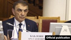 Эрмалойчоьнан парламентан спикер Баблоян Ара. 
