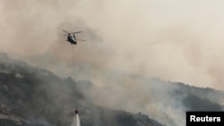 Helikopteres tűzoltás a Sequoia nemzeti parkban