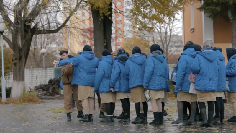 „Viermi în loc de carne”: Foste deținute politice descriu sistemul penal „de coșmar” din Belarus
