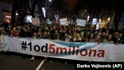 د صربیا په پلازمېنه بلګراد کې مظاهره چیان