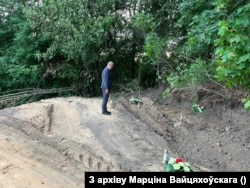 На месцы зьнішчанага польскага мэмарыялу ў Беларусі.