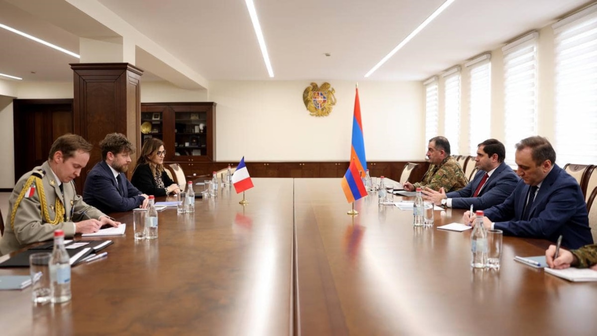 Armenia | The Minister of Defense and the French Ambassador discussed issues of cooperation in the field of defense