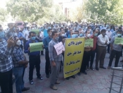 Протестный митинг обедневших учителей средних школ в Тегеране. 23 сентября 2021 года