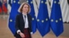 Kaja Kallas, șefa politicii externe și de securitate UE, sosind la ședința de luni de la Bruxelles cu șefii diplomațiilor din cele 27 de țări membre. 