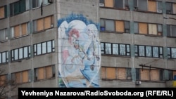 Патріотичний мурал на будівлі на центральному проспекті Запоріжжя