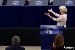 Von der Leyen le prezintă aleșilor europeni fiecare comisar, pe rând.