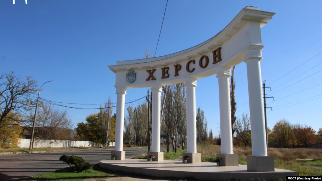Херсон постійно зазнає атак російських дронів із окупованого лівого берега Дніпра