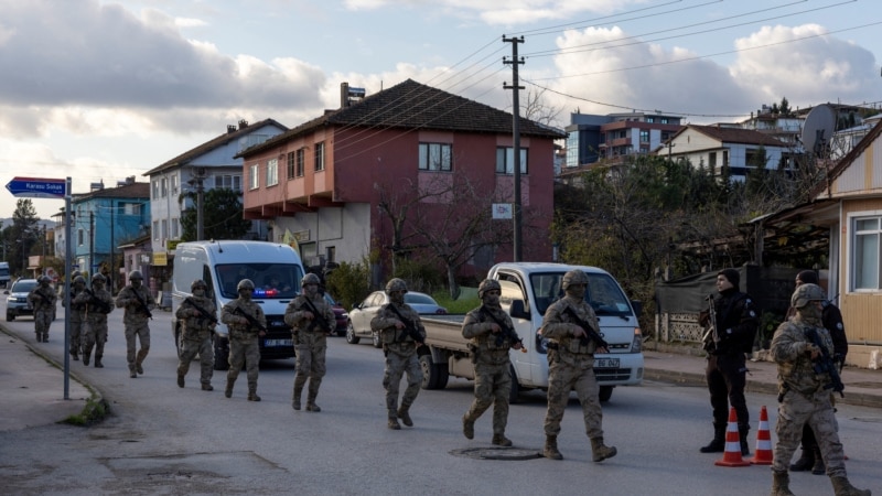 Turške oblasti v obsežni operaciji pridržale 125 domnevnih pripadnikov Islamske države