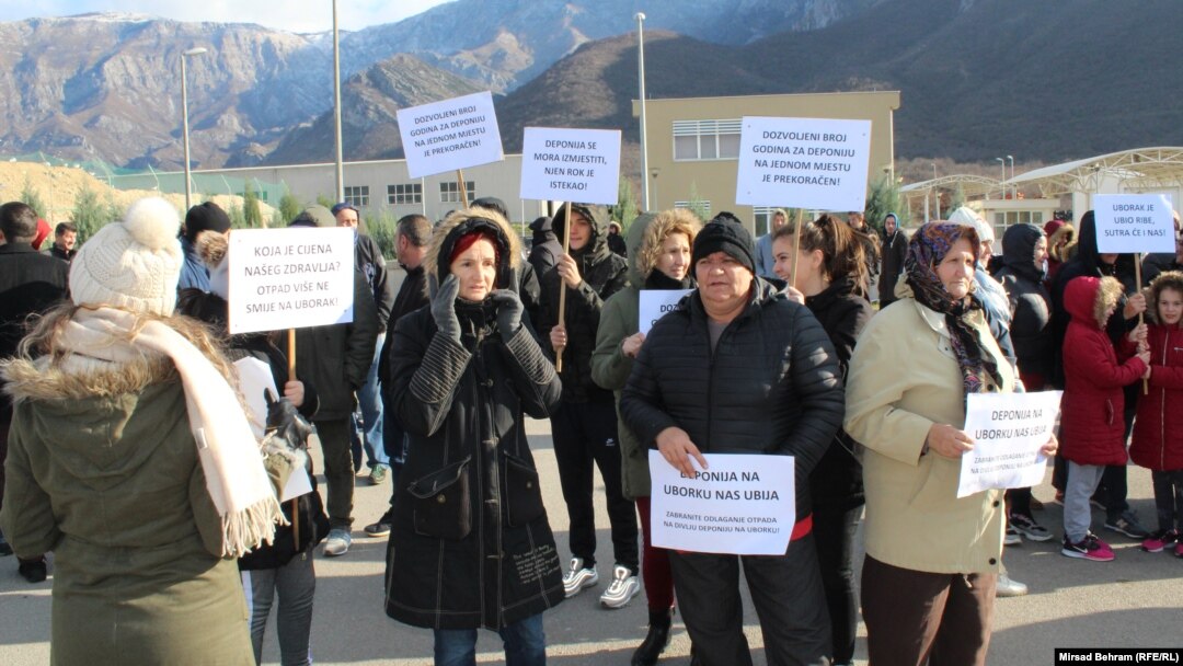 Slika sa protesta na mostarskoj deponiji Uborak 29. decembra 2019. godine.
