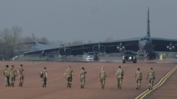 هواپیمای نظامی بی-۵۲ آمریکا در پایگاه هوایی «آراف فرفورد» بریتانیا، ۱۹ فروردین