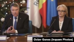 Klaus Iohannis și Viorica Dăncilă, la o ședință de guvern din decembrie 2018