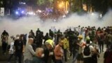 Багатотисячний протест у Грузії проти «закону про іноагентів»: поліція застосувала перцевий газ та водомети (відео)
