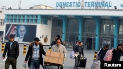 Афганцы, прибывшие на родину после отказа Германии предоставить им убежище. Кабул, 15 декабря 2016 года.