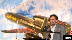 President Mahmud Ahmadinejad introduced the Karrar aircraft on national television.