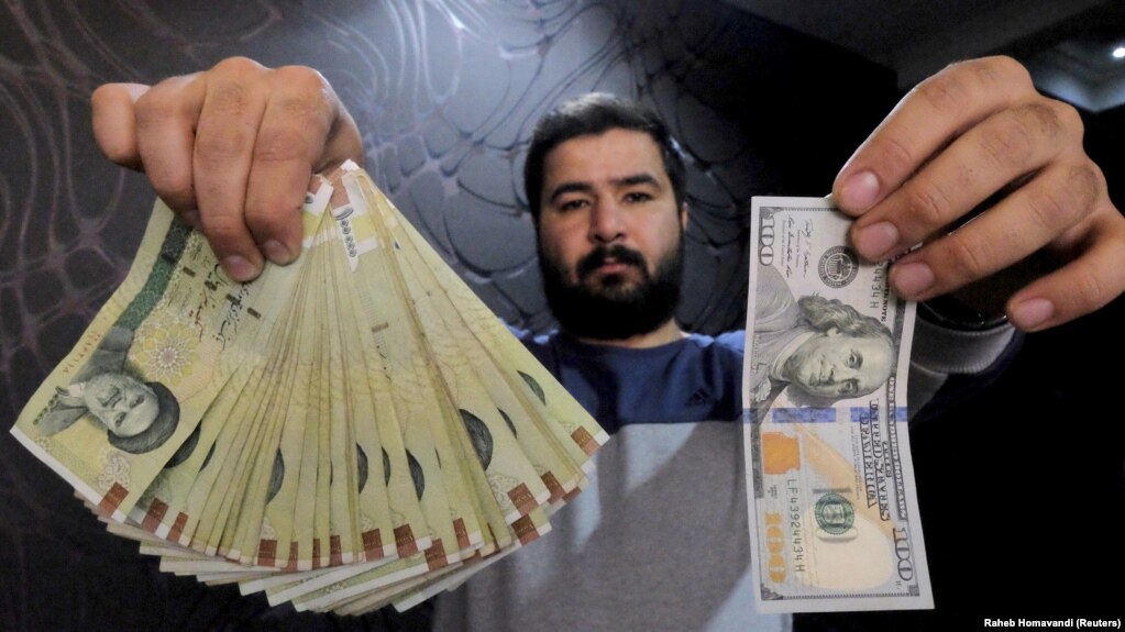 قیمت دلار به بیش از 4100 تومان رسید قیمت دلار به بیش از 4100 تومان رسید