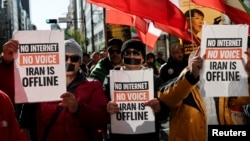 Iranians in Tokyo on January 18 take part in a rally in support of nationwide protests in Iran. Similar demonstrations continue to take place in cities around the world.