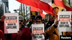 Іранці в Токіо 18 січня беруть участь у мітингу на підтримку загальнонаціональних протестів в Ірані. Подібні демонстрації продовжуються в містах по всьому світу