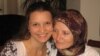 Айдын (справа) и Умида Салих, супруга и дочь узбекского оппозиционного политика Мухаммада Салиха. Фото из семейного архива.