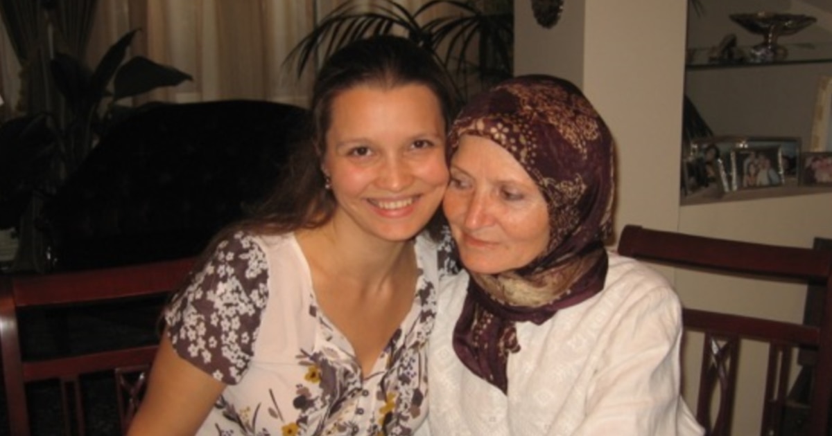 Yalangoch mushuk porno bilan ayol Yaxshi porno