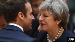 Emanuel Makron i Tereza Mej