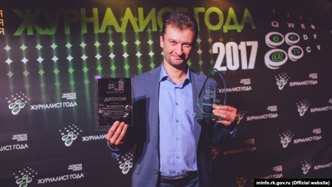 Максим Николаенко с наградой