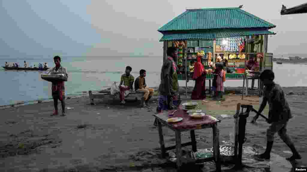 A Brahmaputra (Földünk ötödik legnagyobb vízhozamú folyama), a Teesta és a Dharla folyók – amelyek egykor milliók életét tartották fenn – mára kiszámíthatatlanná váltak, és gyorsabban erodálják partjaikat, mint valaha