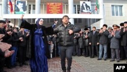 Рамзан Кадыров танцует лезгинку (архивное фото)