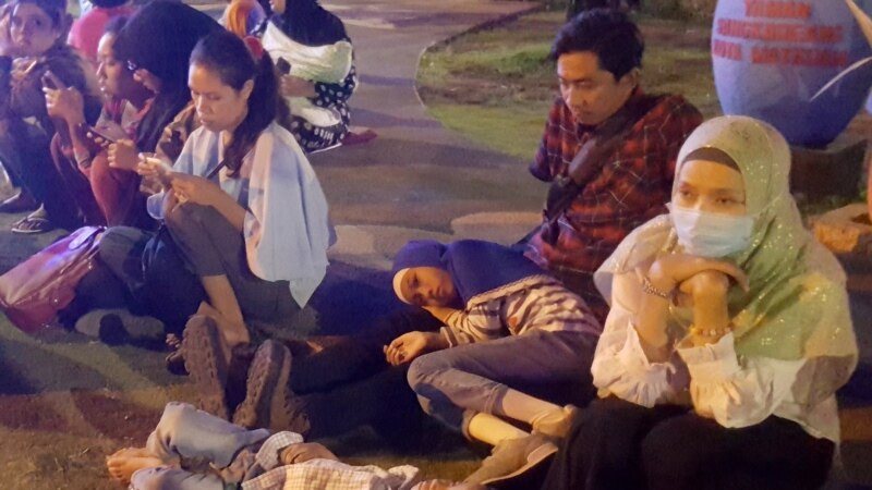 Indoneziýa: Ýertitreme we suw joşguny sebäpli 400-e golaý adam öldi
