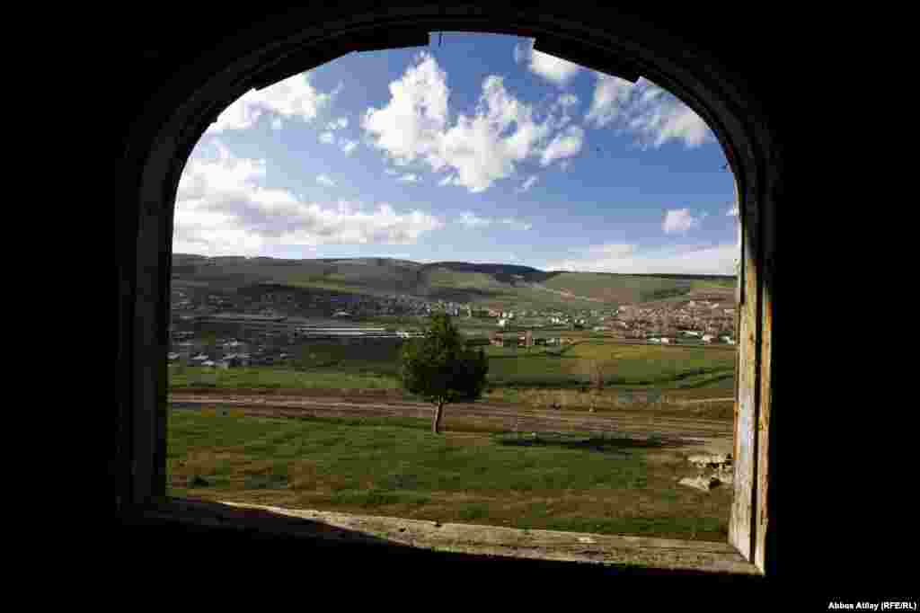 1896-cı ildə Sarıqamışın dağlıq hissəsində Çar II Nikolay tərəfindən tikdirilmiş bu saray yerli xalq tərəfindən “Katerina (Yekatrina) sarayı” adlansa da əslində buranı II Nikolay xəstə oğlu Aleksandr üçün reabilitasiya mərkəzi olaraq saldırmışdı.