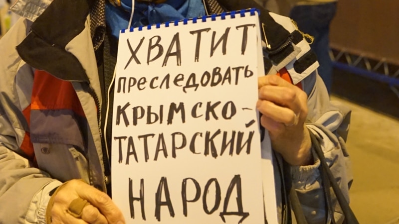 “Adamlarnı qurtarmaq kerek!”: Rusiyede rus apishanelerinde tutulğan qırımlılarnıñ destegine piketler olıp keçti (+foto, video)