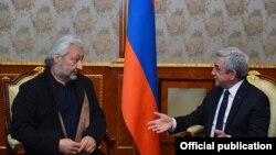 Встреча президента Армении Сержа Саргсяна со Стасом Наминым (слева), Ереван, 15 декабря 2016 г. 