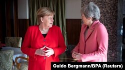 Cancelara germană Angela Merkel împreună cu premiera britanică Theresa May în timpul summitului UE-Liga Arabă. Sharm El Sheikh, Egipt, 25 februarie 2019 