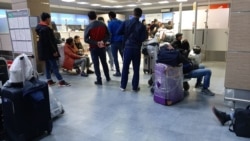 Орусиянын аэропортундагы кыргыз мигранттары.