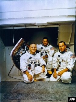 خدمه فضاپیمای «آپولو ۸» از چپ به راست: فرانک بورمن، ویلیام آندرس و جیمز لاول