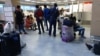 Кыргызские мигранты в российском аэропорту.