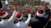 Եգիպտոս - «Մահմեդական եղբայրության» և պաշտոնանկ արված նախագահ Մուհամեդ Մուրսիի աջակիցների ցույցը Կահիրեում, 2-ը օգոստոսի, 2013թ.