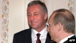 Ресей премьер министрі Владимир Путин(оң жақта) мен Чехия премьер министрі Мирек Тополанектің кездесуі. 10 қаңтар 2009