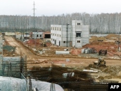 Головний адміністративний корпус та будівля безпеки сховища розщеплюваних матеріалів (АСМ) на атомній переробній установці «Маяк». 9 серпня 2010 року