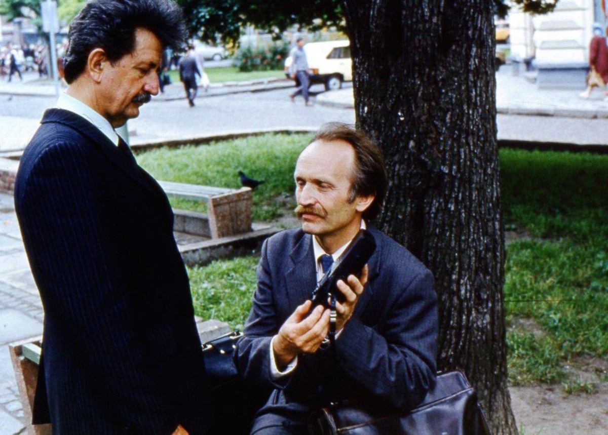 Mykhailo Horyn and Vyacheslav Chornovil listen to Radio Liberty in 1989