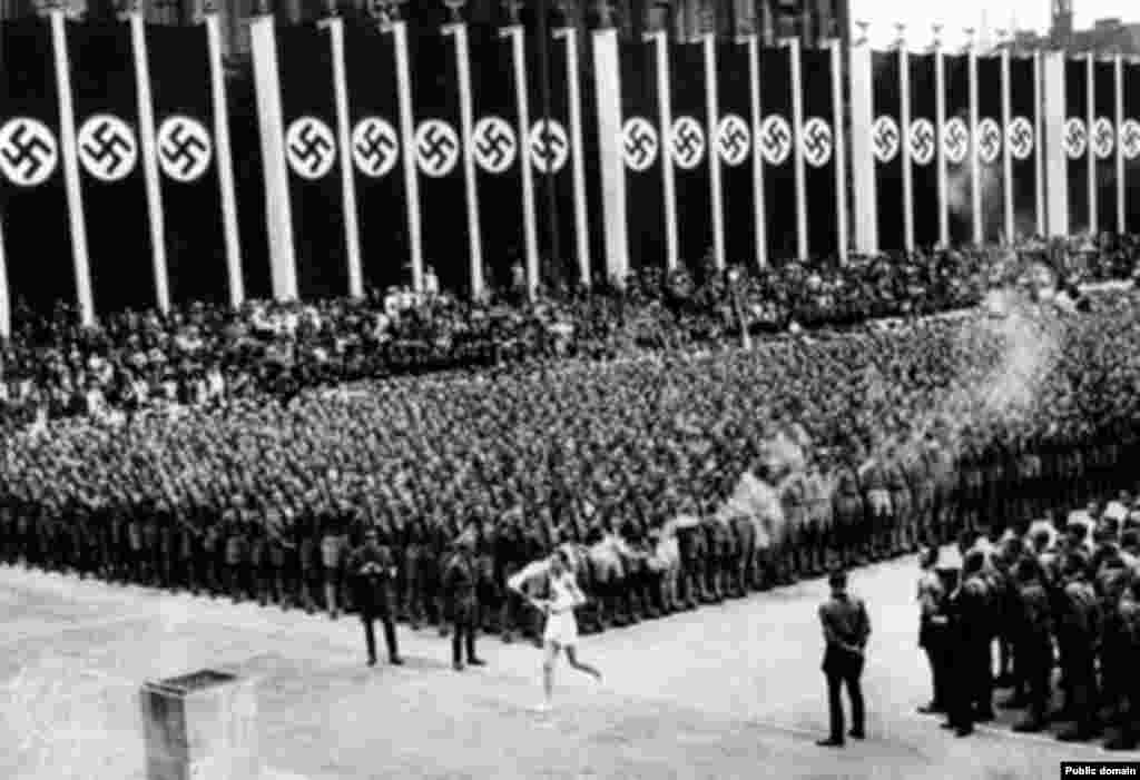 Fritz Schilgen donosi plamen za otvaranje Olimpijskih igara u Berlinu 1936. godine 