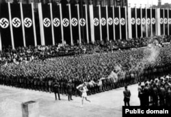 Олімпійський вогонь на відкритті ігор у Берліні 1936 року