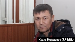 Обвиняемый в участии в запрещенной организации «Хизб ут-Тахрир» Бекжон Шалабаев в зале судебного заседания. Алматы, 26 ноября 2019 года.