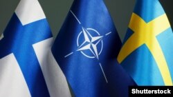 Flamujt e Finlandës, NATO-s dhe Suedisë. Fotografi ilustruese. 